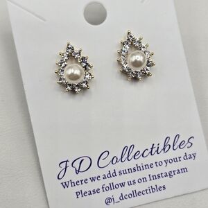 Swarovski Crystal Elements Gold Teardrop Earrings White Pearl Prom Bridal Casual